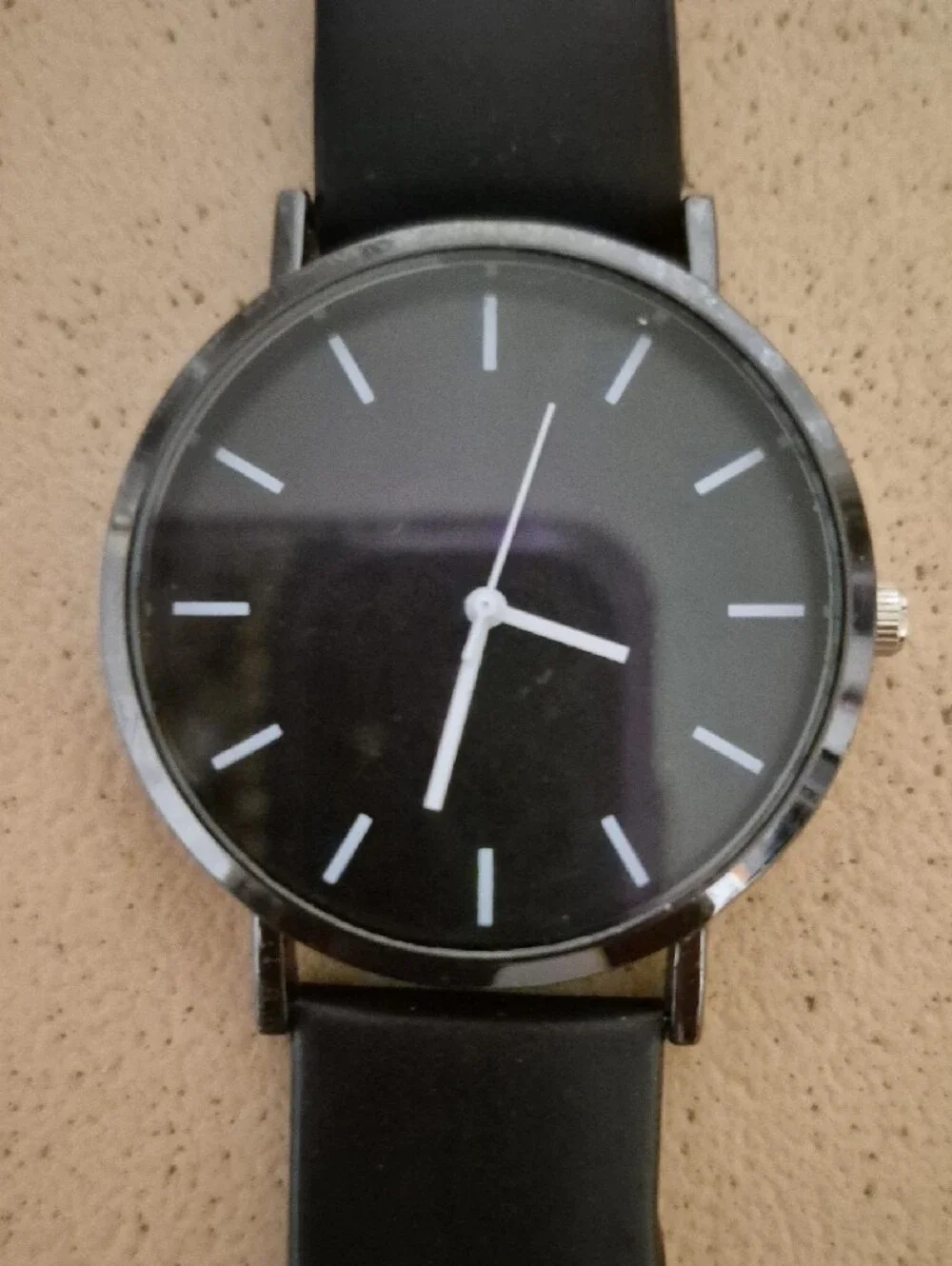 Minimalist Black Men's Wrist Watch - Classic Silicone Strap